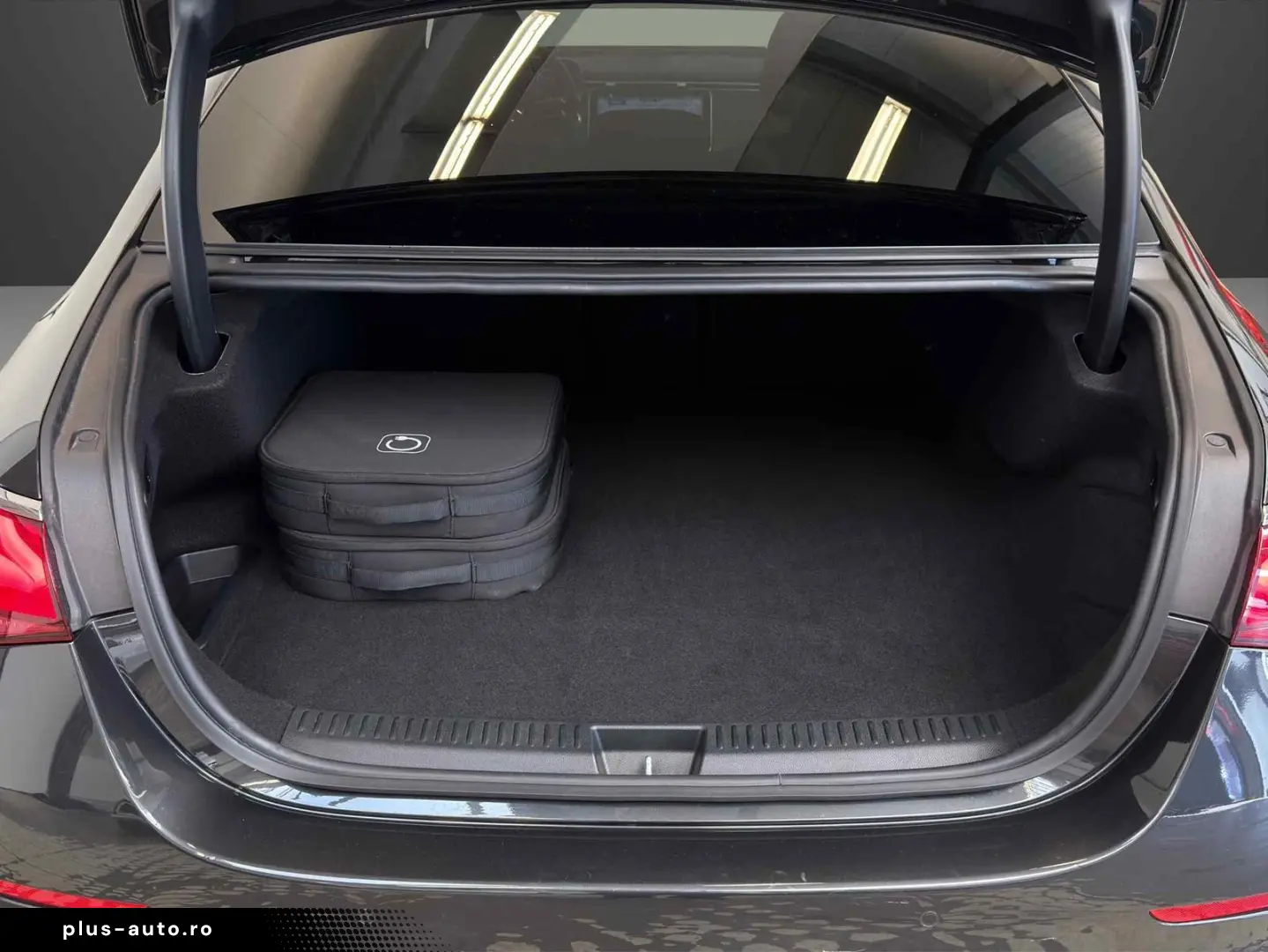 MERCEDES-BENZ E 300 de AMG NIGHT Digital Light Pano &hellip;