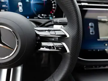 MERCEDES-BENZ E 300 e AMG-Sport LED Cam Burm Night D&hellip;