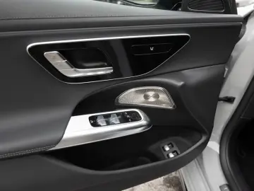 MERCEDES-BENZ E 300 e AMG-Sport LED Cam Burm Night D&hellip;