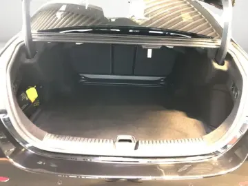 MERCEDES-BENZ E 220 d AMG AHK SHZ LED MBUX KLIMA