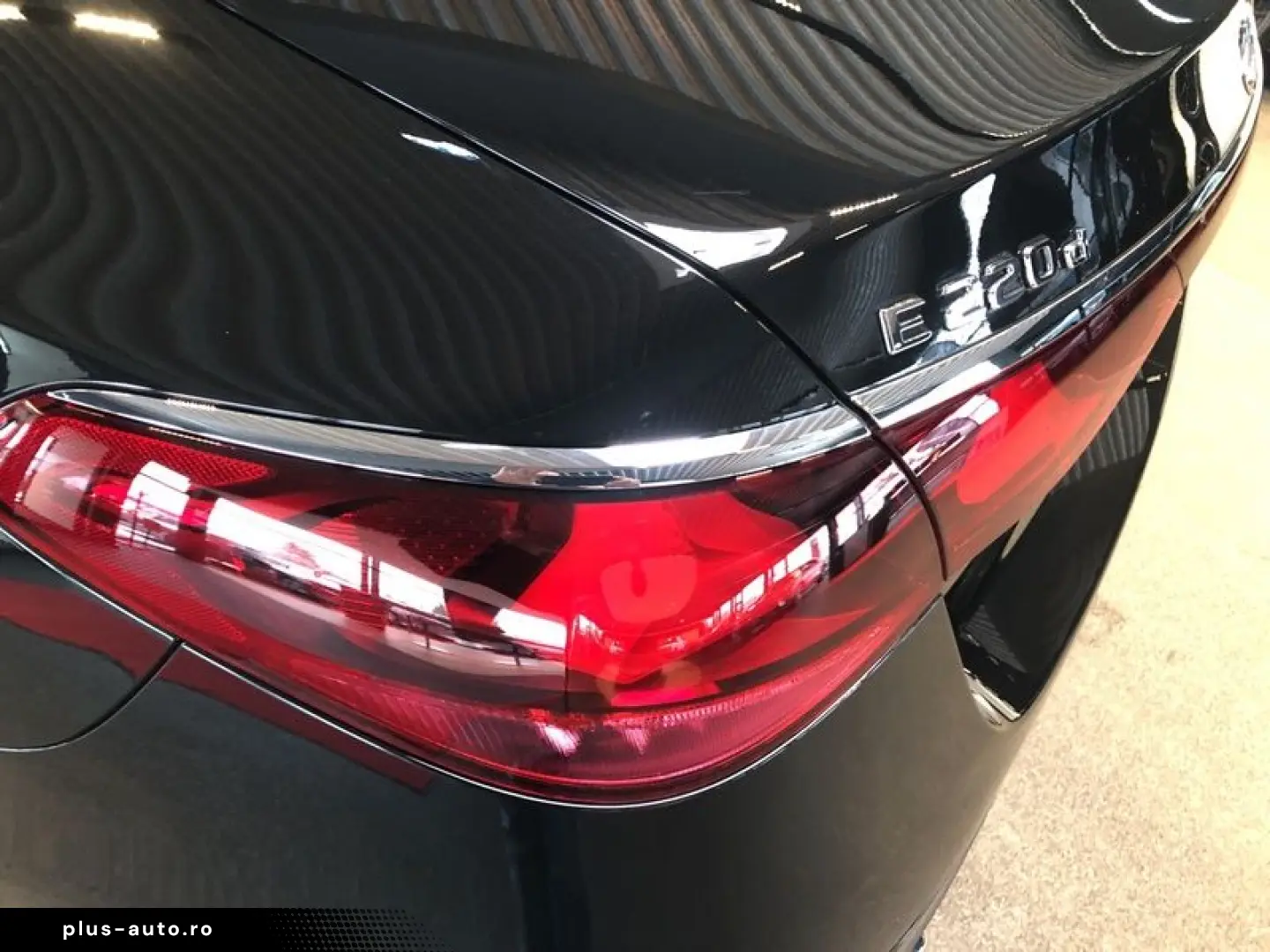 MERCEDES-BENZ E 220 d AMG AHK SHZ LED MBUX KLIMA