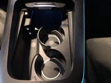 MERCEDES-BENZ E 220 d AMG AHK SHZ LED MBUX KLIMA