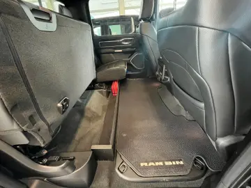 DODGE RAM 1500 Laramie Night  Navi AHK LPG Pano