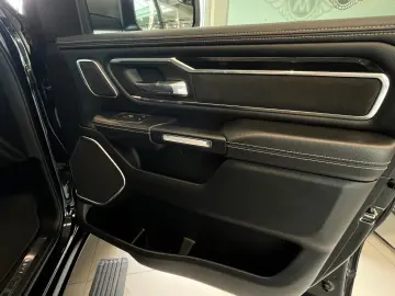 DODGE RAM 1500 Laramie Night  Navi AHK LPG Pano