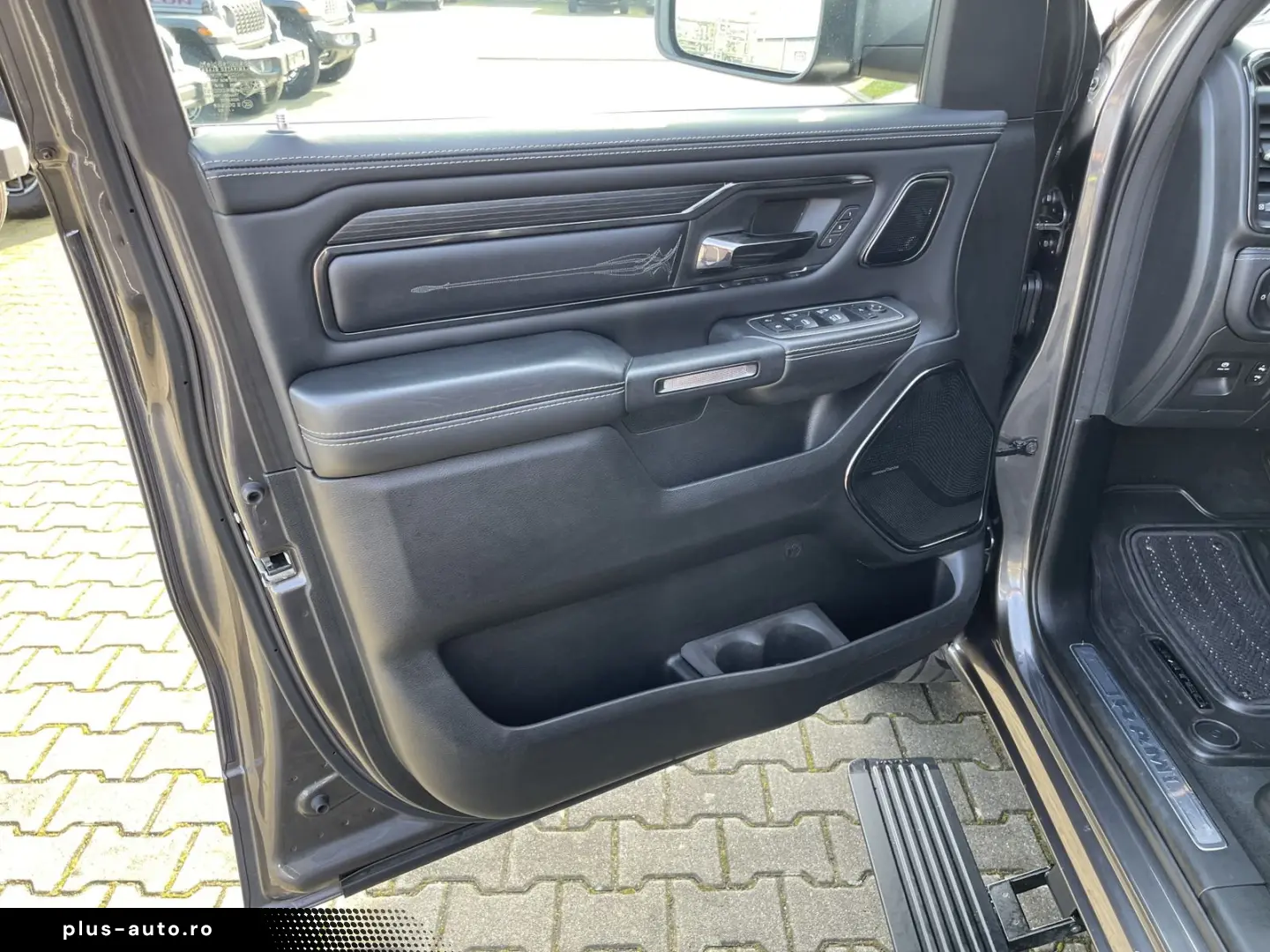 DODGE RAM 1500 Crew Cab Limited Night 5.7V8   GRAIL