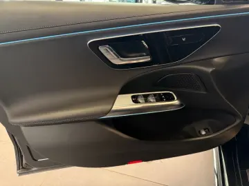 MERCEDES-BENZ E 200 AMG Night  LED AMBIENTE DISTRONI&hellip;