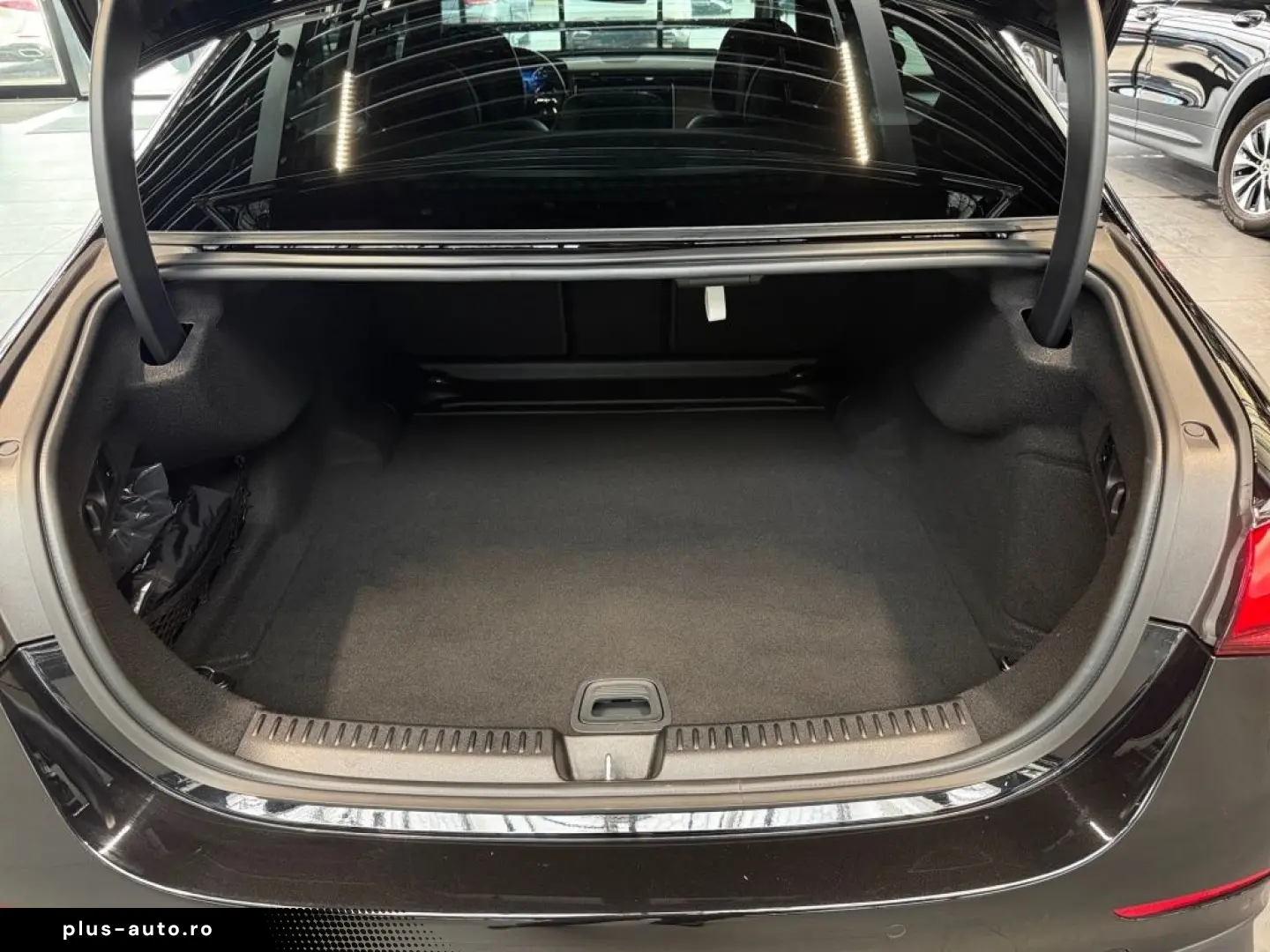 MERCEDES-BENZ E 200 AMG Night  LED AMBIENTE DISTRONI&hellip;