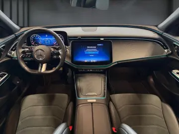 MERCEDES-BENZ E 200 AMG Night  LED AMBIENTE DISTRONI&hellip;