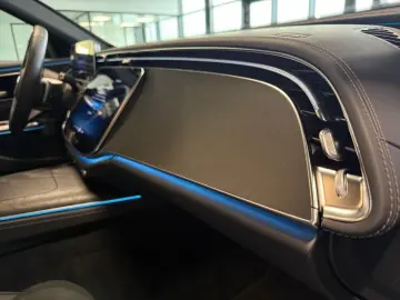 MERCEDES-BENZ E 200 AMG Night  LED AMBIENTE DISTRONI&hellip;