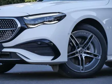 MERCEDES-BENZ E 300 e AMG-Sport 360 DIGITAL Distr Ke&hellip;