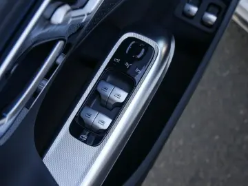 MERCEDES-BENZ E 300 e AMG-Sport 360 DIGITAL Distr Ke&hellip;