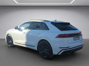 AUDI Q8 55 TFSI e quattro