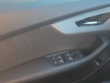 AUDI Q8 55 TFSI e quattro