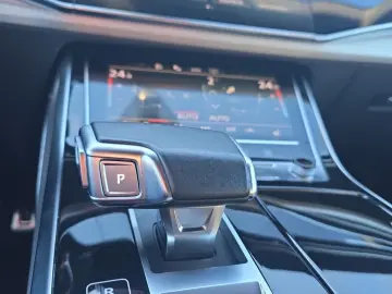 AUDI Q8 55 TFSI e quattro