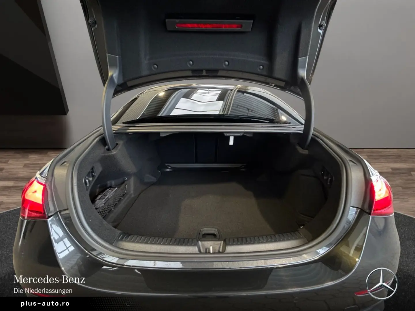 MERCEDES-BENZ E 200 AMG Adv.  PANO NIGHT Bur4D 20  360  DIGI