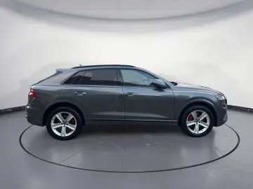 AUDI Q8 55 TFSIe quattro tiptronic S line  Parken HD