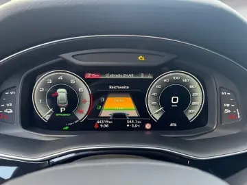 AUDI Q8 55 TFSIe quattro tiptronic S line  Parken HD