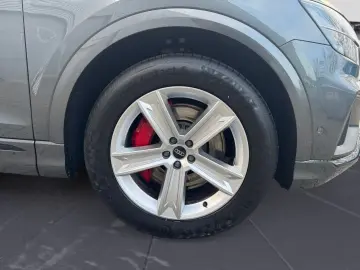 AUDI Q8 55 TFSIe quattro tiptronic S line  Parken HD