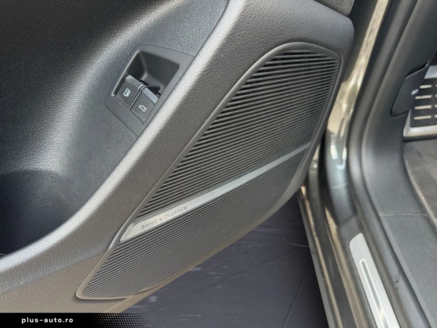 AUDI Q8 55 TFSIe quattro tiptronic S line  Parken HD