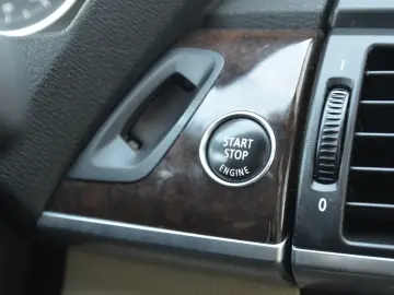 BMW X5M V8 4.8i xDRIVE 355CP