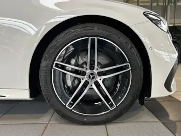 MERCEDES-BENZ E 200 Limousine AMG SUPERSCREEN DIGITAL 360