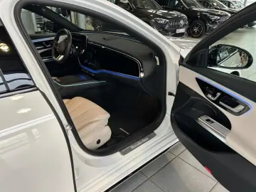 MERCEDES-BENZ E 200 Limousine AMG SUPERSCREEN DIGITAL 360