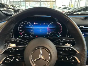 MERCEDES-BENZ E 200 Limousine AMG SUPERSCREEN DIGITAL 360