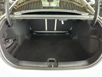 MERCEDES-BENZ E 200 Limousine AMG SUPERSCREEN DIGITAL 360