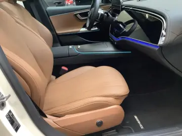 MERCEDES-BENZ E 200 AMG SUPERSCREEN