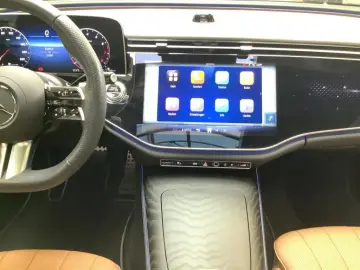 MERCEDES-BENZ E 200 AMG SUPERSCREEN