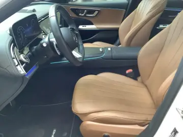 MERCEDES-BENZ E 200 AMG SUPERSCREEN