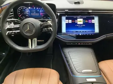MERCEDES-BENZ E 200 AMG SUPERSCREEN