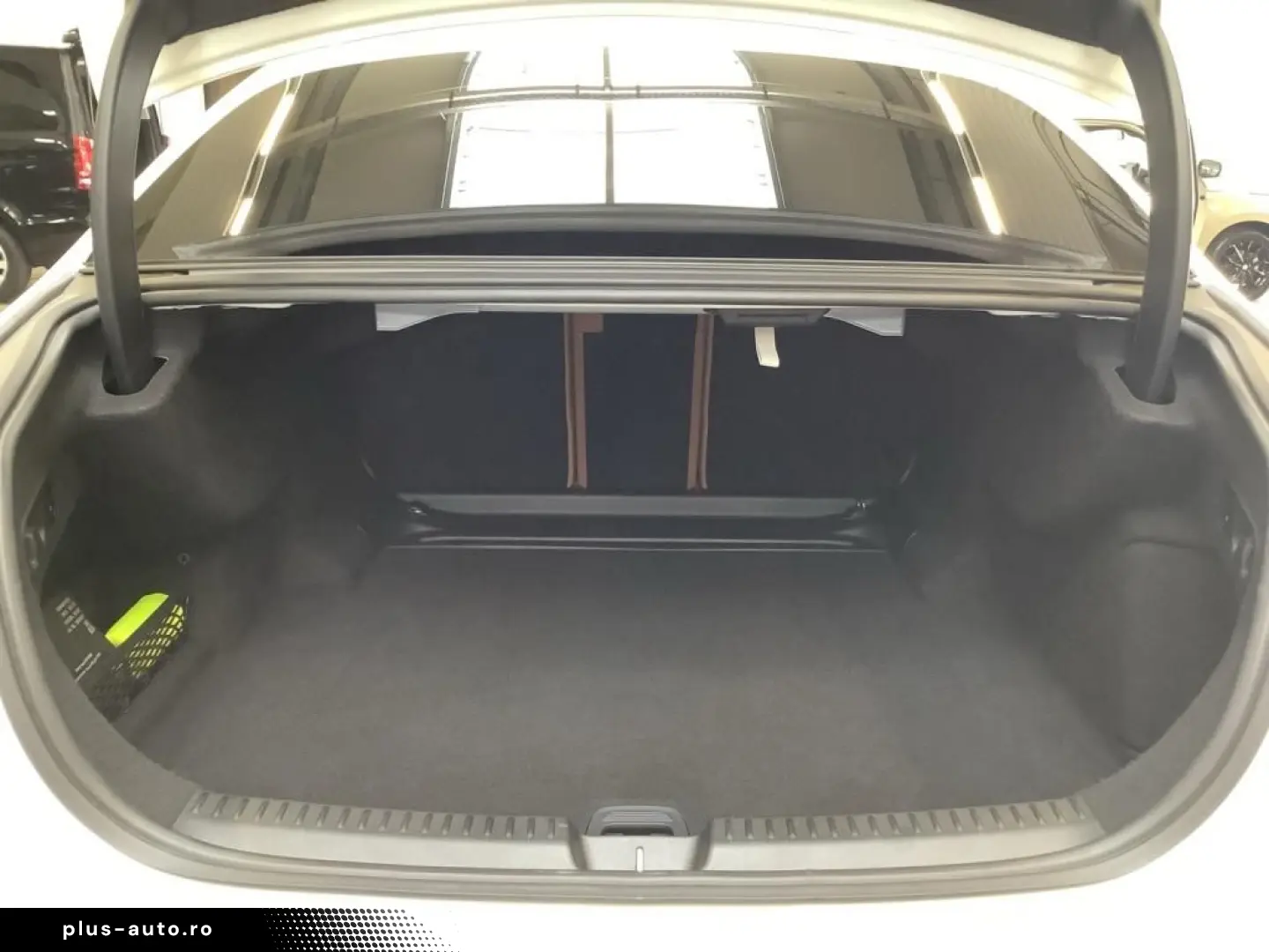 MERCEDES-BENZ E 200 AMG SUPERSCREEN