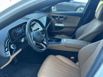 Mercedes-Benz E 200 EXCLUSIVE Premium Superscreen