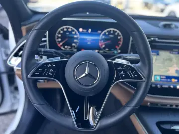 Mercedes-Benz E 200 EXCLUSIVE Premium Superscreen