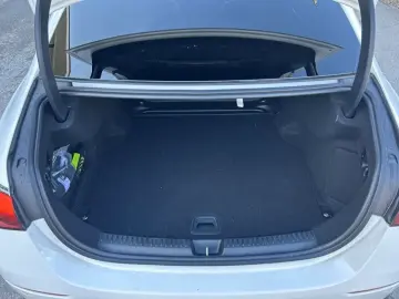 Mercedes-Benz E 200 EXCLUSIVE Premium Superscreen