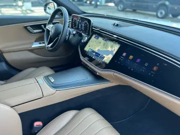 Mercedes-Benz E 200 EXCLUSIVE Premium Superscreen