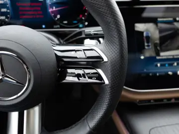 Mercedes-Benz E 200 AMG-Sport Super Pano Burm