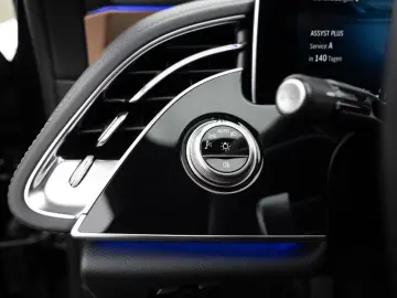 Mercedes-Benz E 200 4M AMG Superscreen Pano