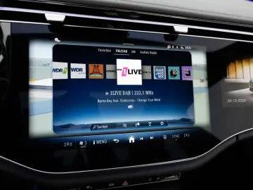 Mercedes-Benz E 200 4M AMG Superscreen Pano