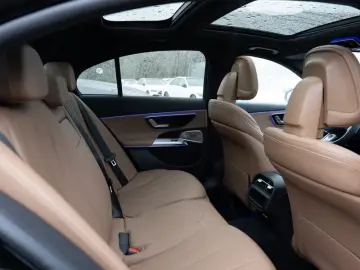 Mercedes-Benz E 200 4M AMG Superscreen Pano