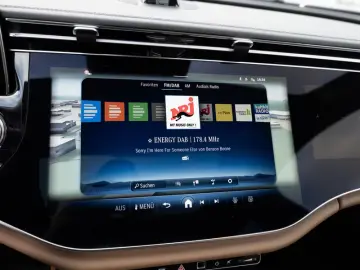 Mercedes-Benz E 200 AMG-Sport Pano Burm Superscreen