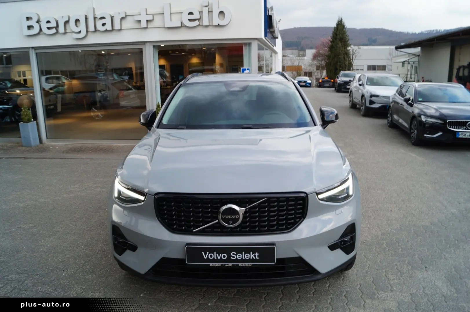 VOLVO XC40 B3 Benzin 2WD Plus Dark DKG Leder AHK Pixel