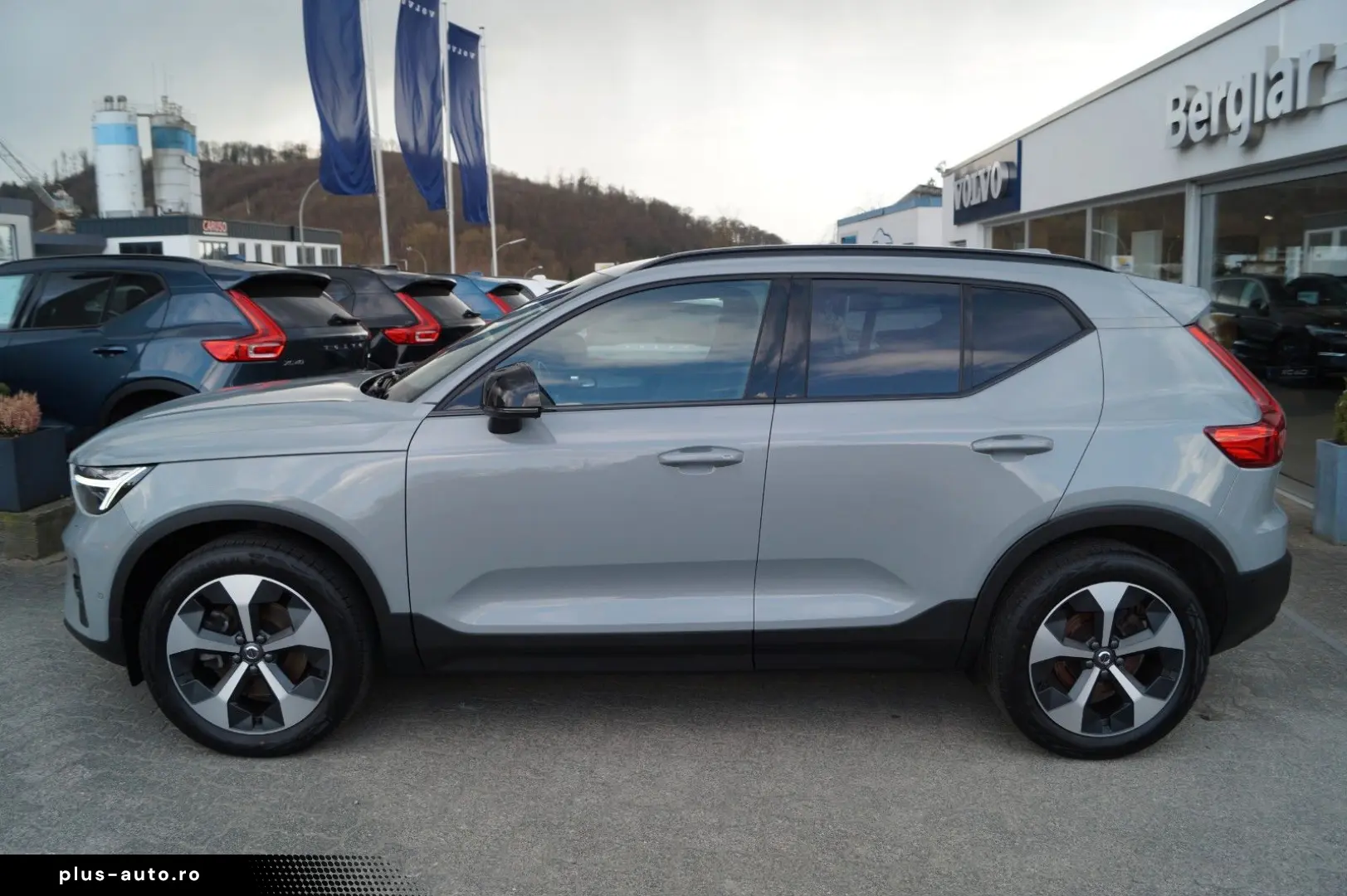 VOLVO XC40 B3 Benzin 2WD Plus Dark DKG Leder AHK Pixel
