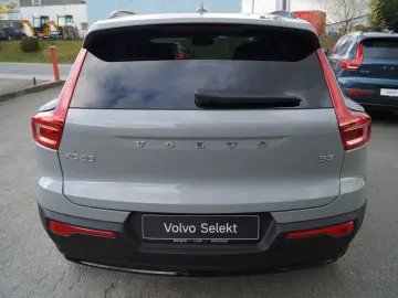 VOLVO XC40 B3 Benzin 2WD Plus Dark DKG Leder AHK Pixel