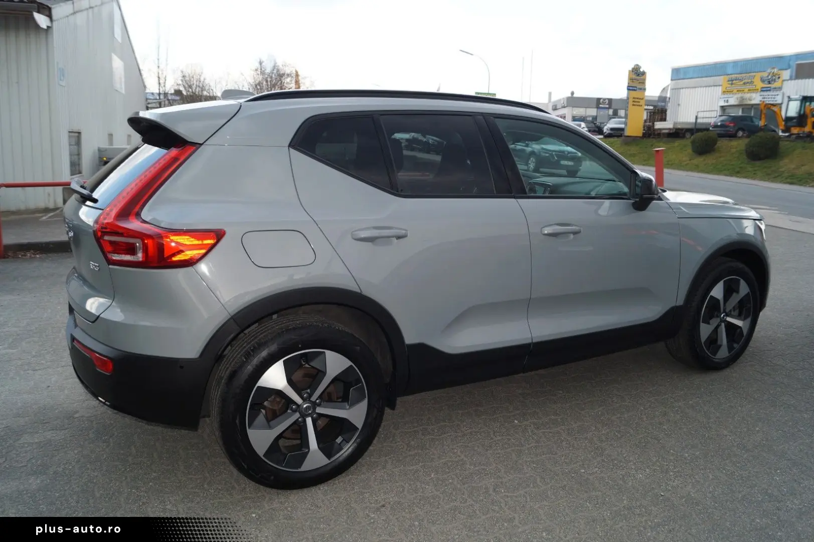 VOLVO XC40 B3 Benzin 2WD Plus Dark DKG Leder AHK Pixel