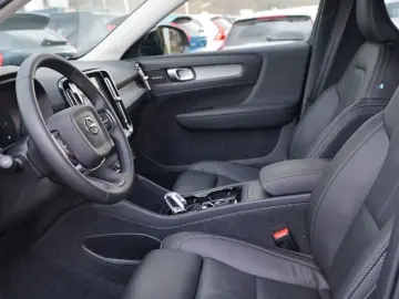 VOLVO XC40 B3 Benzin 2WD Plus Dark DKG Leder AHK Pixel