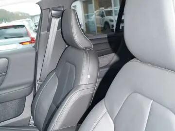 VOLVO XC40 B3 Benzin 2WD Plus Dark DKG Leder AHK Pixel