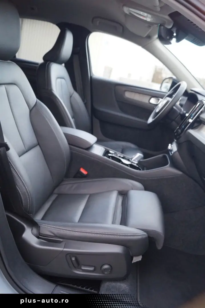 VOLVO XC40 B3 Benzin 2WD Plus Dark DKG Leder AHK Pixel