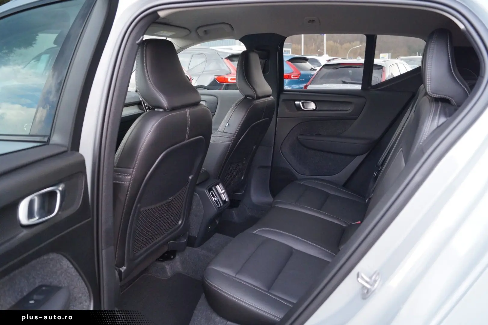 VOLVO XC40 B3 Benzin 2WD Plus Dark DKG Leder AHK Pixel